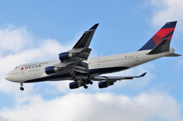 Boeing 747-400 (N670US) - 02-01-2013 23-L