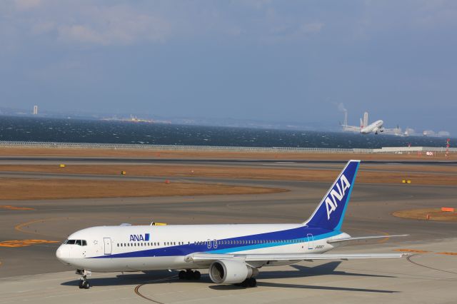 BOEING 767-300 (JA8567)