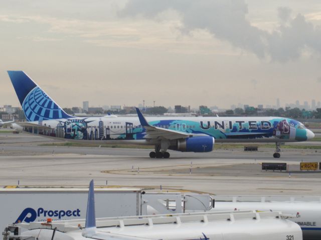 Boeing 757-200 (N14102)