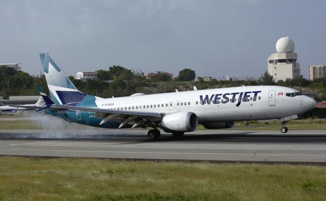 Boeing 737 MAX 8 (C-FQGG)