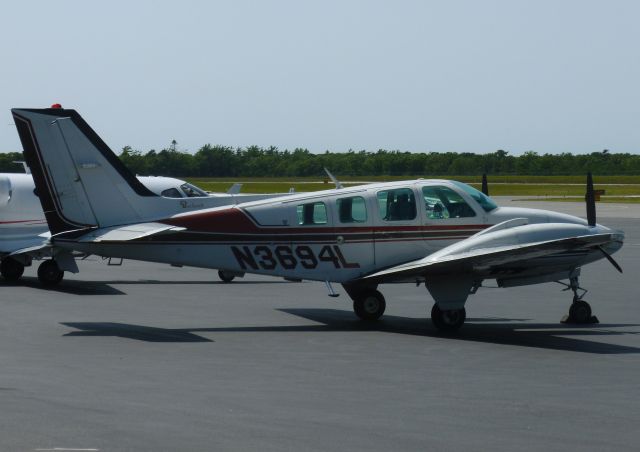 Beechcraft Baron (58) (N3694L)