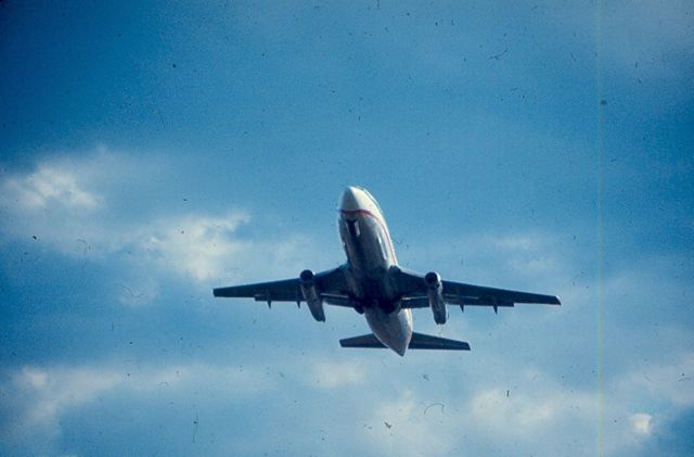 Boeing 737-200 — - United B737 about to pass over Gravelly Point Park off runway 01 at KDCA.  Circa 1968-70