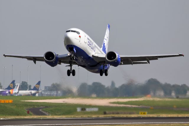 Boeing 737-500 (EW-290PA) - The last service of the summer and a rapid and short take off roll for BRU854 on the way back to Minsk