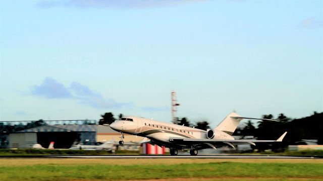 Bombardier Global Express (C-FWPF)