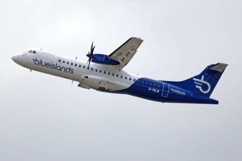 ATR ATR-72 (G-ISLM)