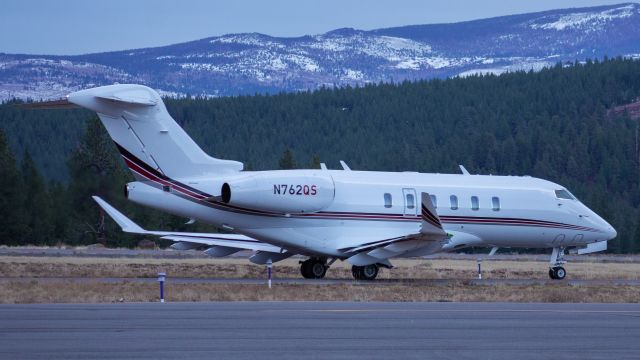 Canadair Challenger 350 (N762QS) - EJA762