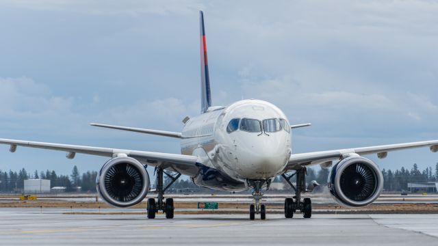 Airbus A220-100 (N117DU)