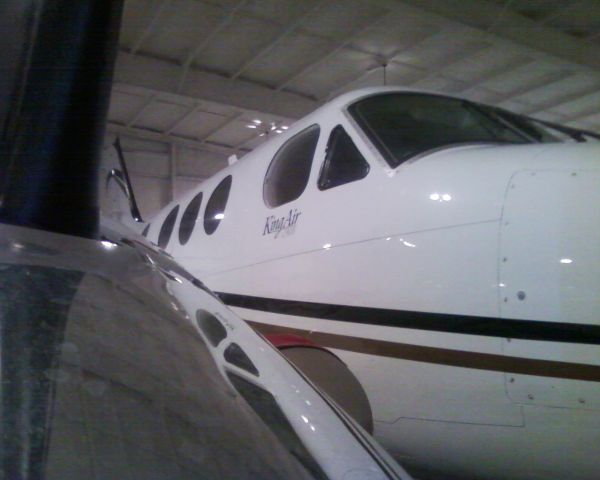 Beechcraft King Air 90 (N6111V)