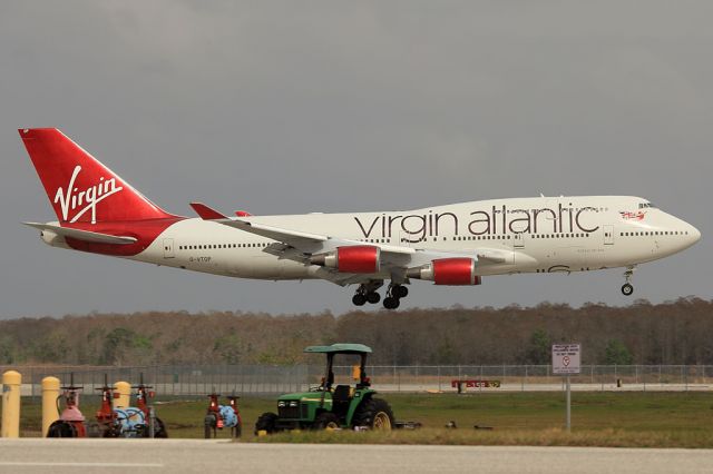 Boeing 747-400 (G-VTOP)