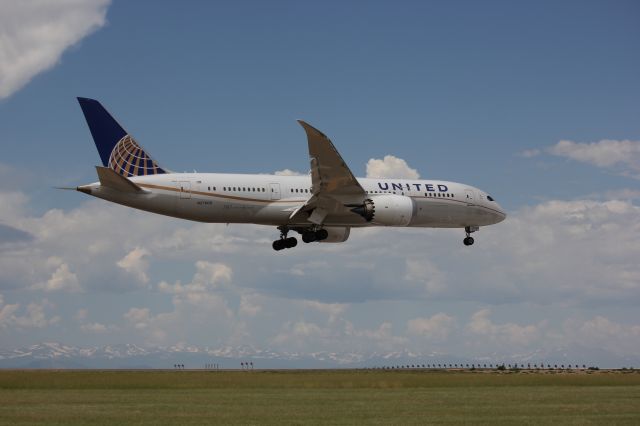 Boeing 787-8 (N27908) - Landing 35L