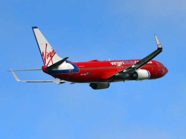 Boeing 737-700 (VH-VUI) - Getting airborne off runway 23 on a gloomy, cold winters day. Wednesday 4th July 2012.