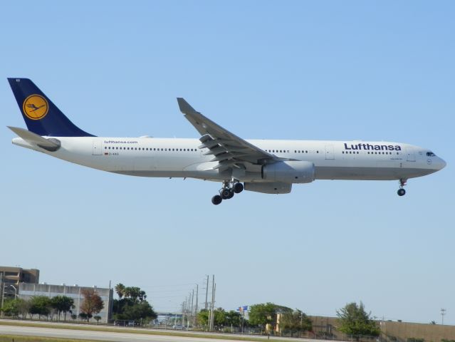 Airbus A330-300 (D-AIKQ)