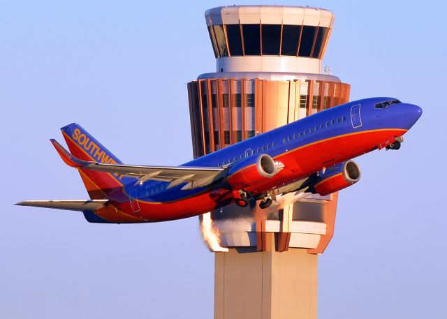 BOEING 737-300 (N652SW)