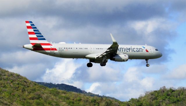 Airbus A321 (N142AN)