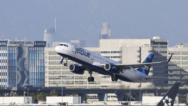 Airbus A321 (N987JT) - Departing LAX on 25R