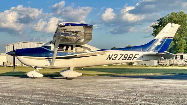 CESSNA T182 Turbo Skylane (N379BF) - Golden hour for N379BF, as it taxis out for departure back to Kentucky. br /br /This aircraft is a 2004 Cessna T182 Turbo Skylane, S/N T182-08253, and is privately owned. 6/29/22. 