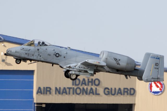 Fairchild-Republic Thunderbolt 2 (78-0618) - Bang11 departing. 