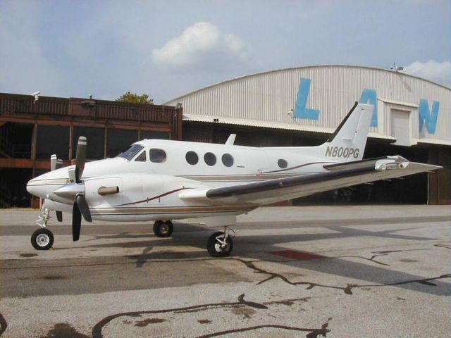 Beechcraft King Air 90 (N800PG)