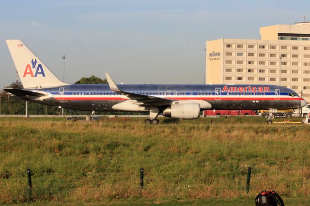 Boeing 757-200 (N178AA)