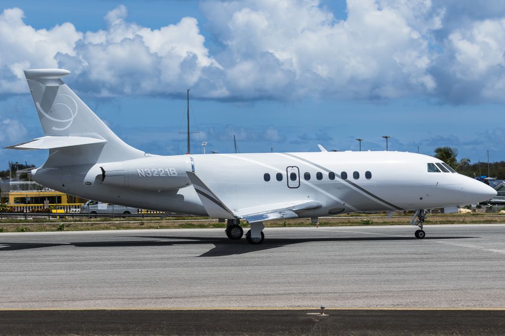 Dassault Falcon 2000 (N3221B)