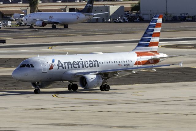 Airbus A319 (N749US)