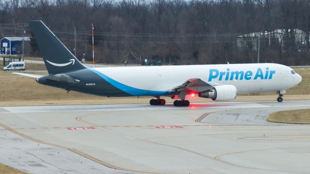 BOEING 767-300 (N1997A)