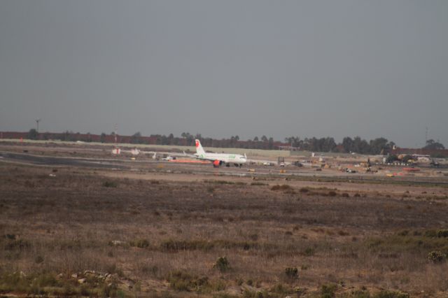 Airbus A320 (XA-VIB) - TAXING TO GATE