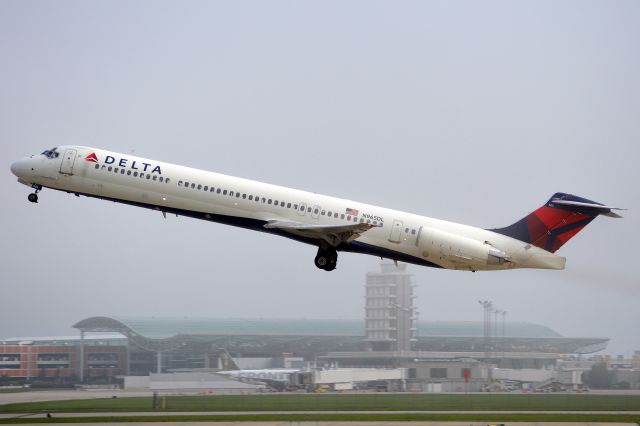 McDonnell Douglas MD-88 (N965DL)