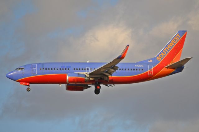 BOEING 737-300 (N391SW)