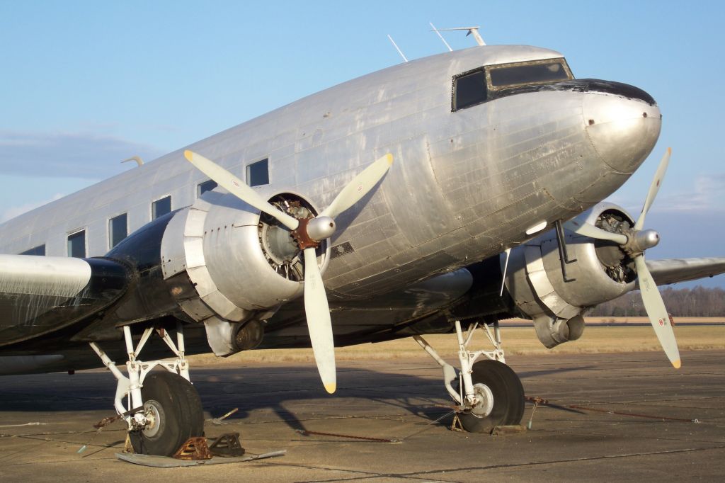 Douglas DC-3 (N129H) - 15 Dec 2008