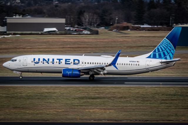 Boeing 737-800 (N76514)