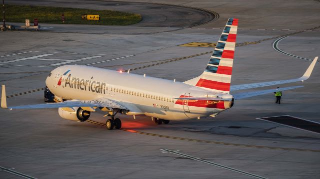 Boeing 737-800 (N305NX) - Sunrise tug for the first flight of the day.br /6/18/17