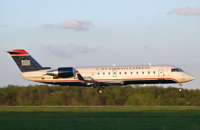 Canadair Regional Jet CRJ-200 (N228PS)