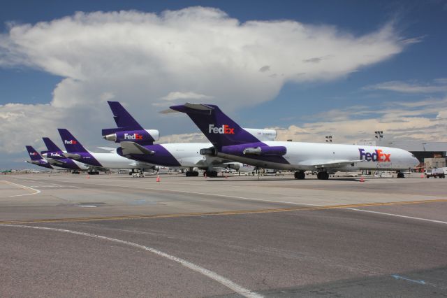 BOEING 727-200 (N483FE)