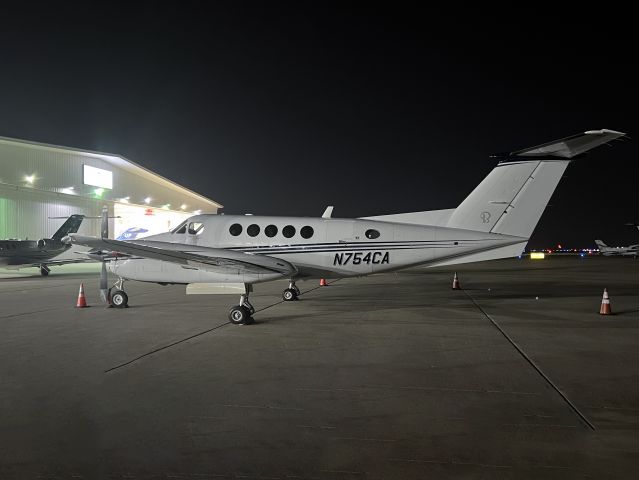 Beechcraft Super King Air 200 (N754CA) - 04-DEC-2021