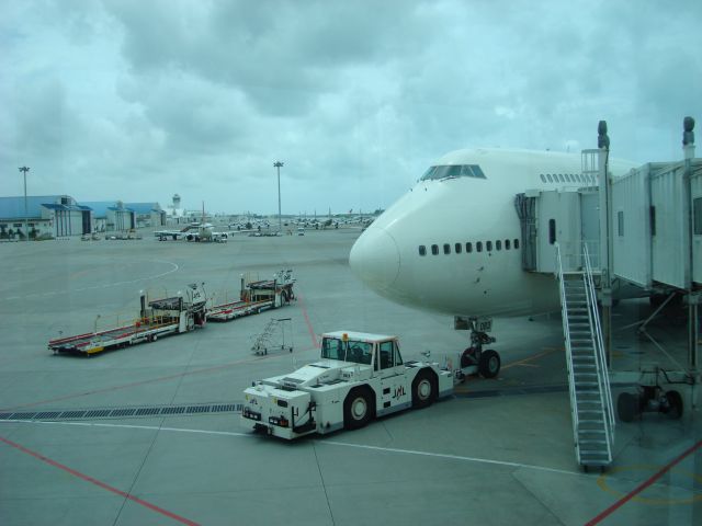 Boeing 747-400 (BON8083)