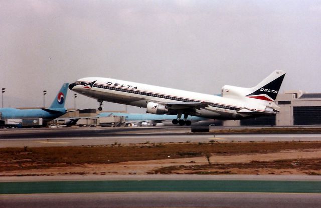 Lockheed L-1011 TriStar (N723DA) - KLAX - N723DA lifting off 25 R at LAX - this jet built in 1977 and delv new to Delta. cn 193C-1150.