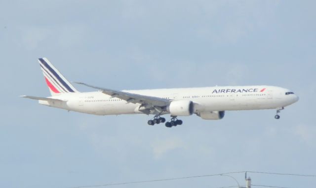 BOEING 777-300ER (F-GZNI)