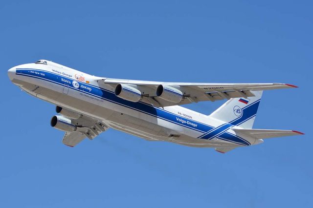 Antonov An-124 Ruslan (RA-82068) - Volga-Dnepr An-124 RA-82068 taking off from Runway 26 at Phoenix Sky Harbor at 12:13 in the afternoon on June 15, 2016.