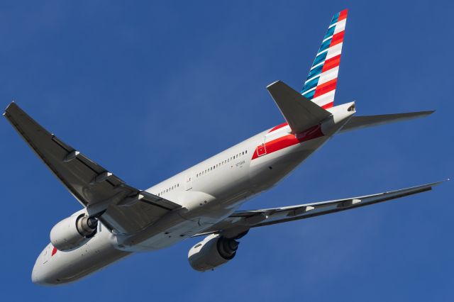 Boeing 777-200 (N758AN)