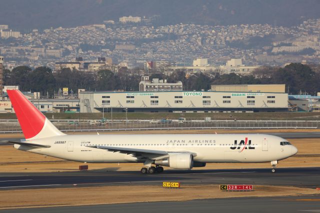 BOEING 767-300 (JA8987)