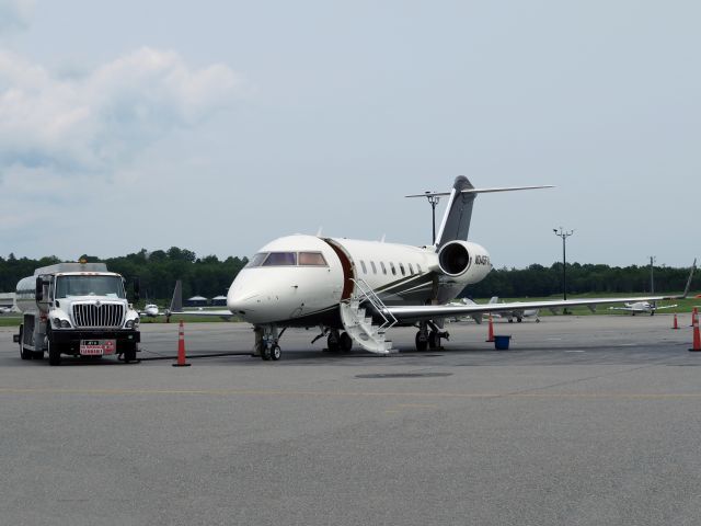 Canadair Challenger (N345FX) - 2 July 2015.