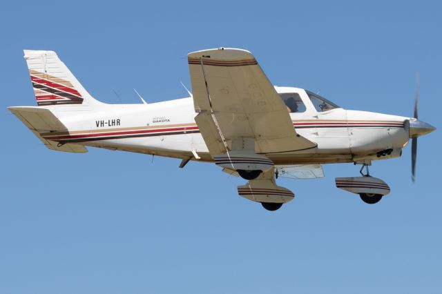Piper Cherokee (VH-LHR)