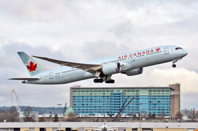 Boeing 787-9 Dreamliner (C-FPQB)
