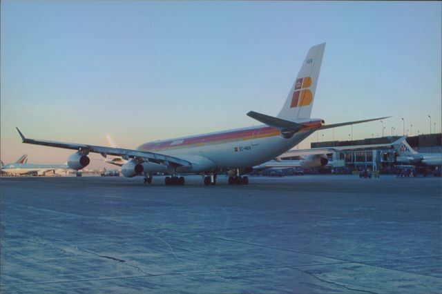 Airbus A340-300 (EC-HGV)