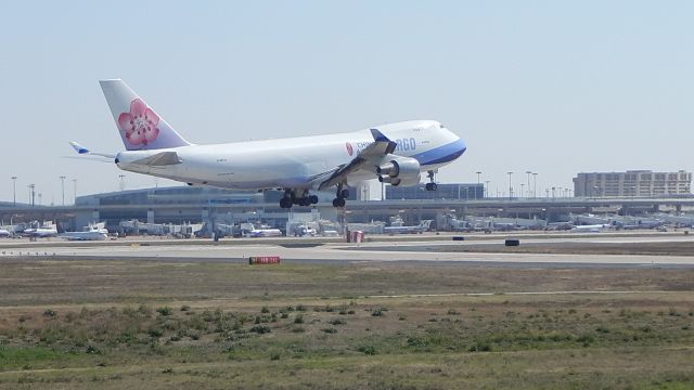 Boeing 747-400 (B-18723) - CAL5254