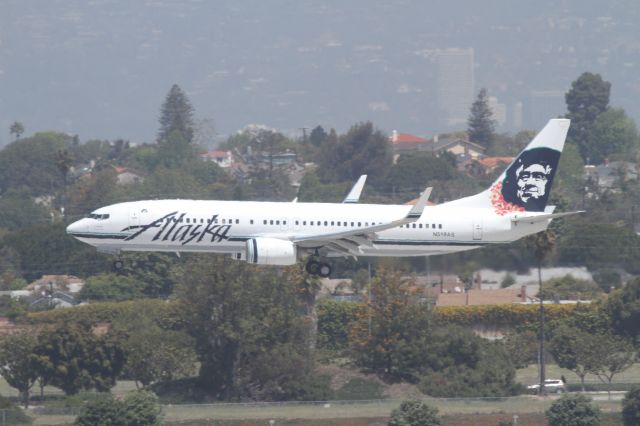 Boeing 737-700 (N519AS)