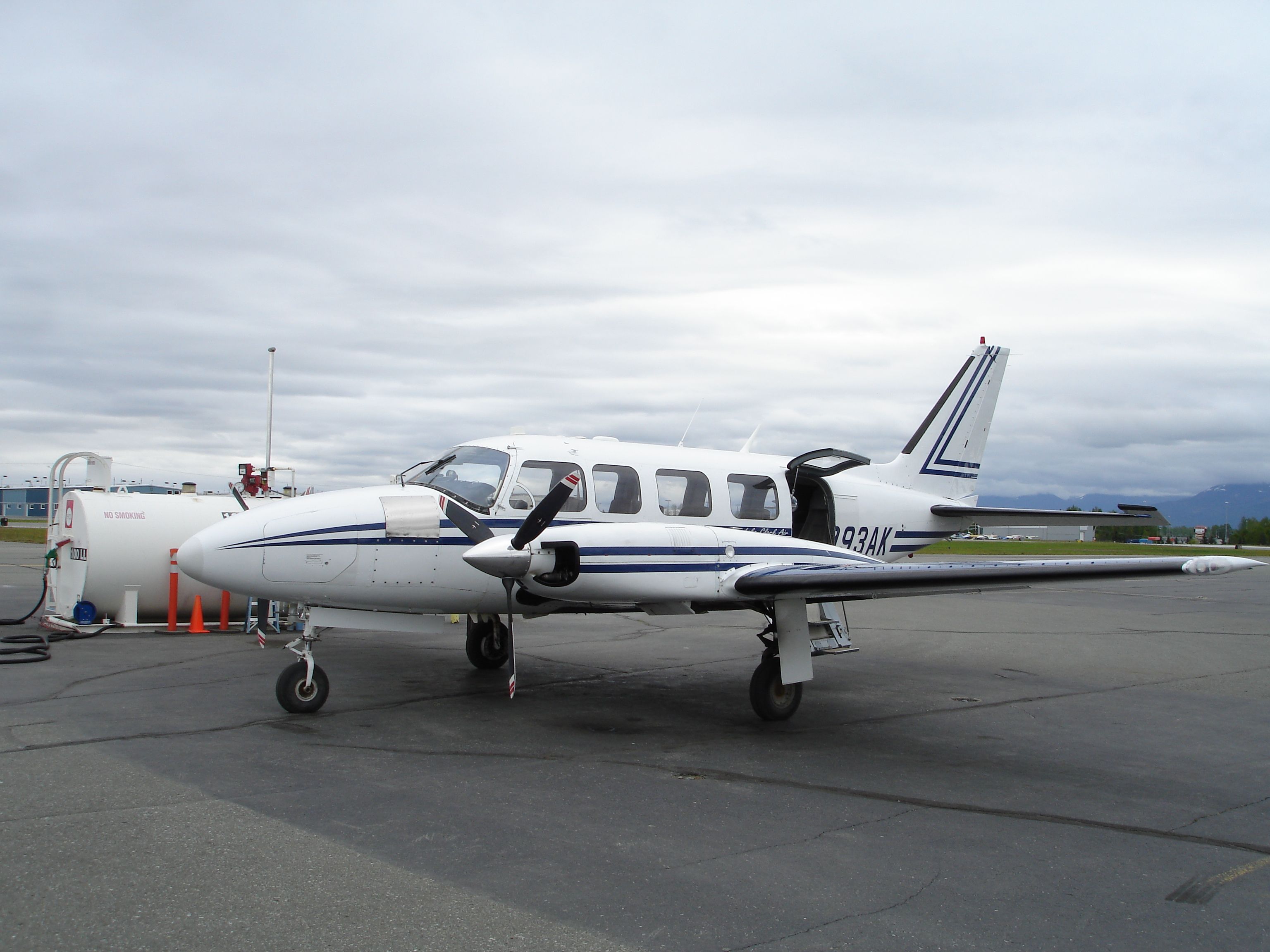 Piper Navajo (N993AK)