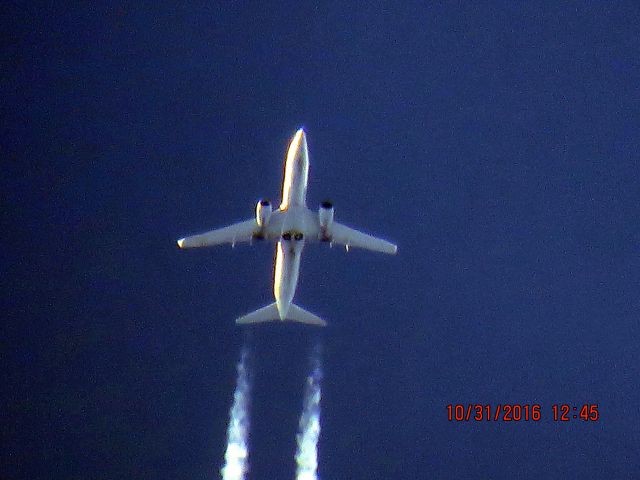Boeing 737-800 (N928AN)
