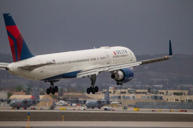 Boeing 757-200 (N669DN) - Delta B757 landing RWY 34R at Reno-Tahoe International just ahead of rain showers.